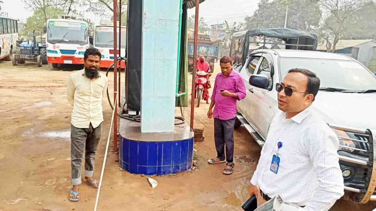জ্বালানি তেলের মজুতদারদের হুঁশিয়ারি বীরগঞ্জ প্রশাসনের