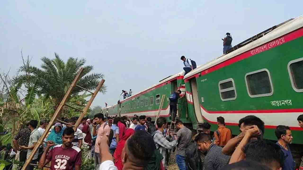 ট্রেন দুর্ঘটনায় ক্ষয়ক্ষতি কমাতে প্রধানমন্ত্রীর নির্দেশ