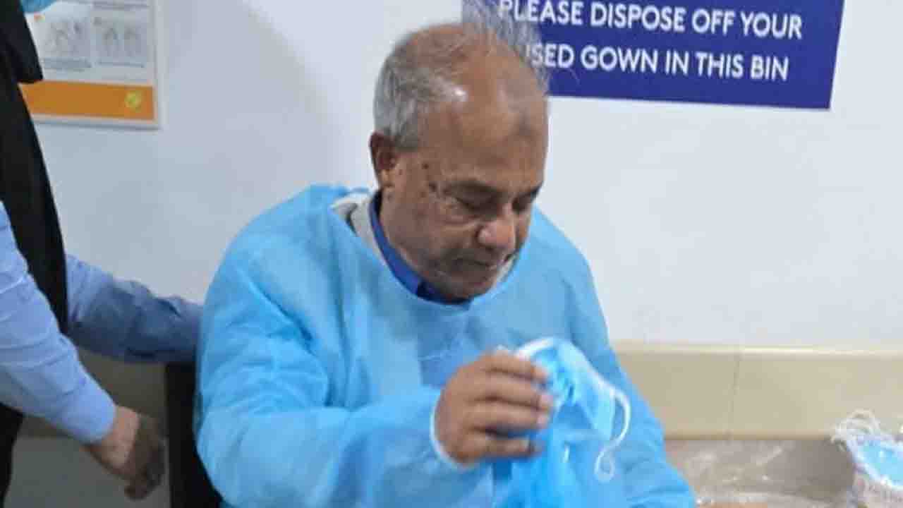 বিএনপি চেয়ারপার্সন খালেদা জিয়াকে দেখতে হাসপাতালে স্বরাষ্ট্র উপদেষ্টা