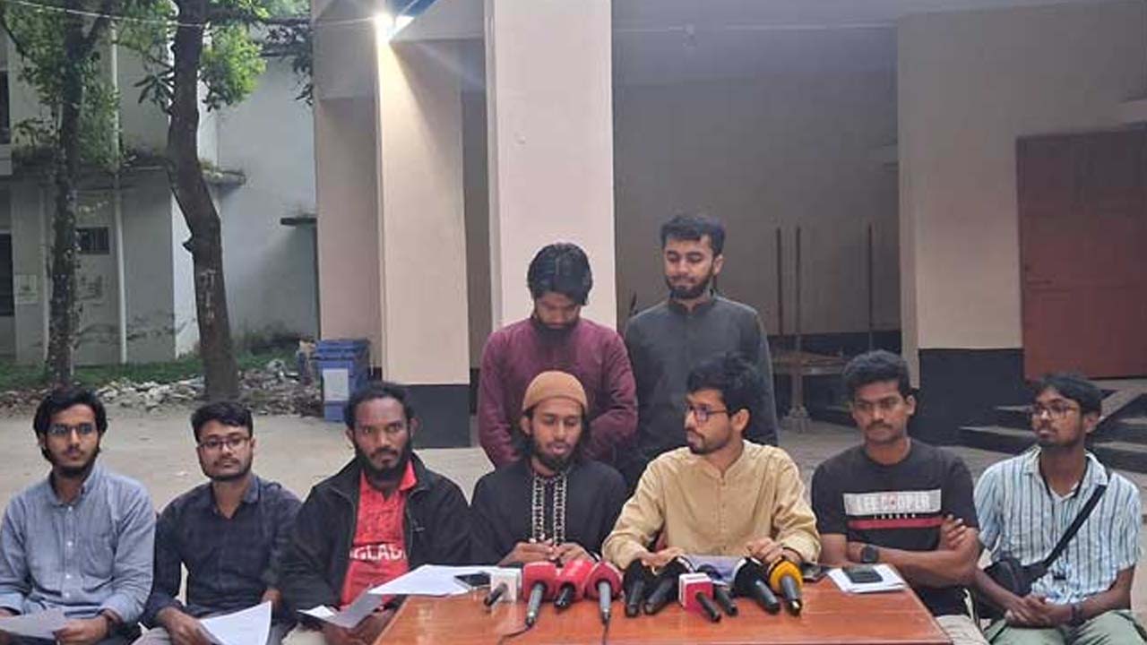 ২৪ ঘণ্টার মধ্যে রেজিস্ট্রারকে অপসারণের আল্টিমেটাম রাকসুর