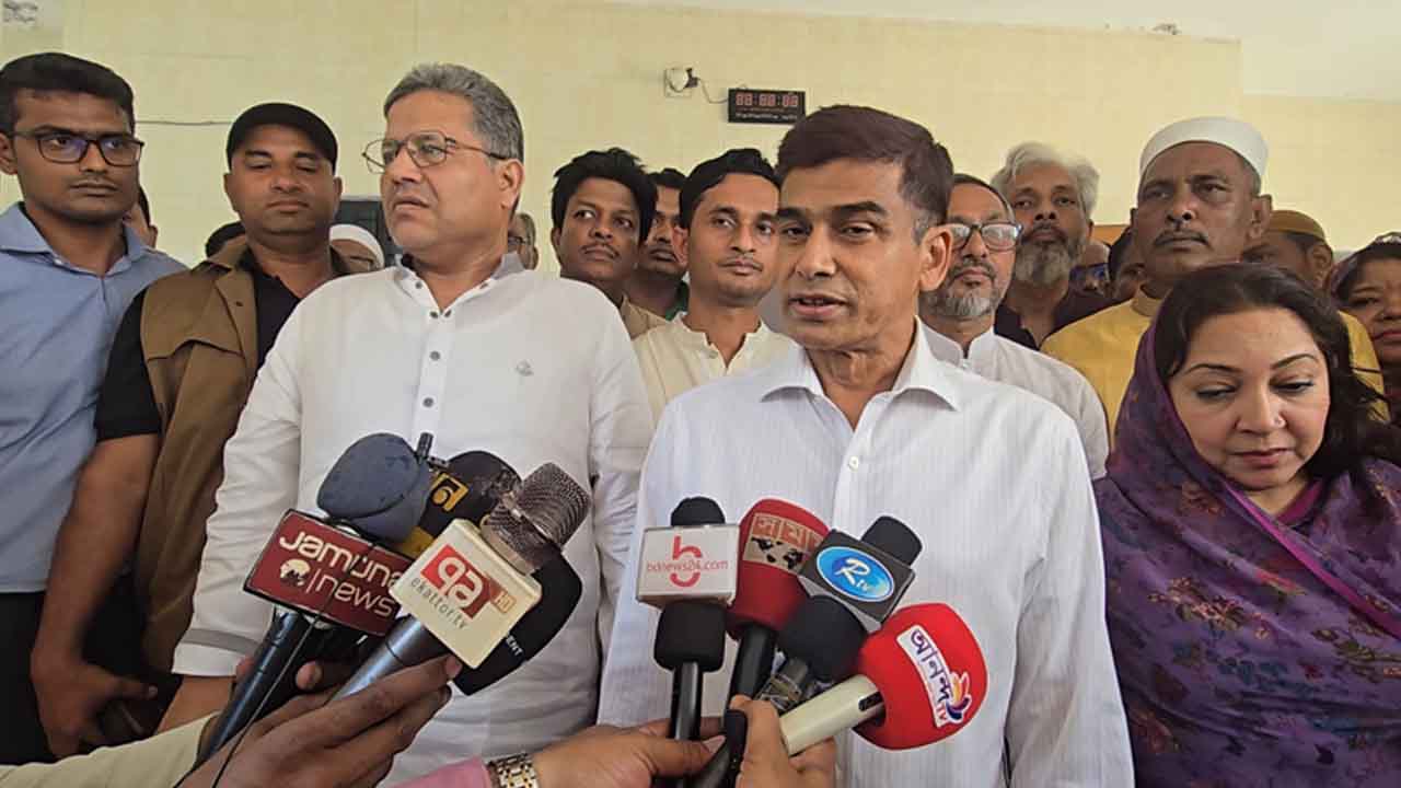 চাষিদের নিরবচ্ছিন্নভাবে ডিজেল ও বিদ্যুৎ সরবরাহ করা হবে: পানিসম্পদ প্রতিমন্ত্রী