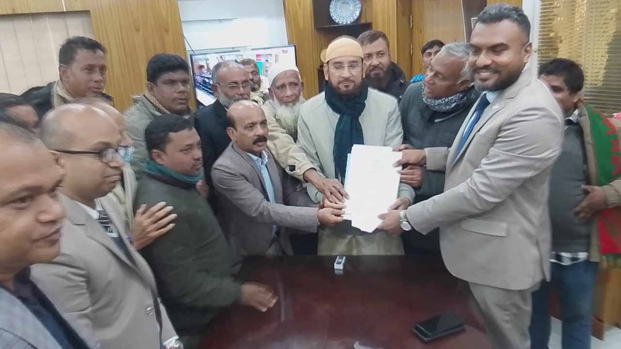 দিনাজপুর-২ আসনে ধানের শীষে সাদিক রিয়াজের মনোনয়ন সংগ্রহ