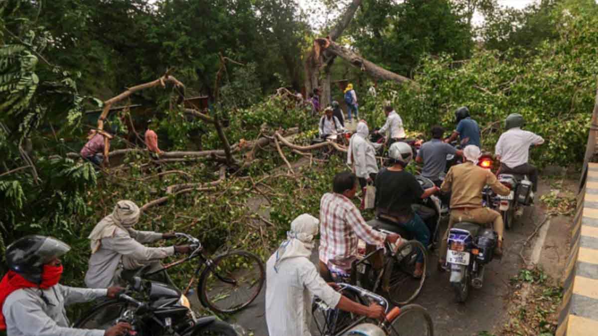 ভারতে প্রবল ঝড়-বৃষ্টি ও বজ্রপাতে ৩৩ জনের মৃত্যু