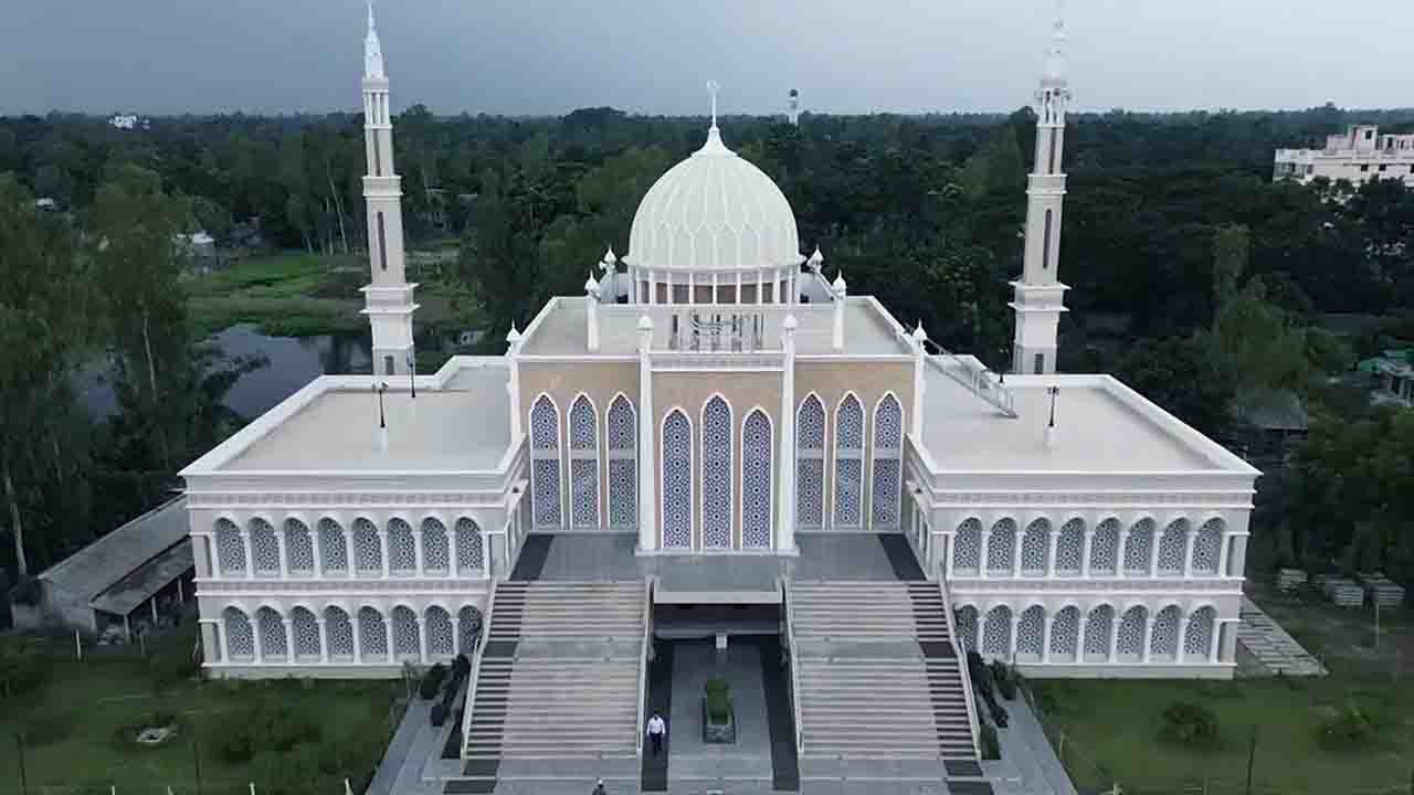 ইতালিয়ান মার্বেলে নির্মিত সিরাজগঞ্জের এই মসজিদ