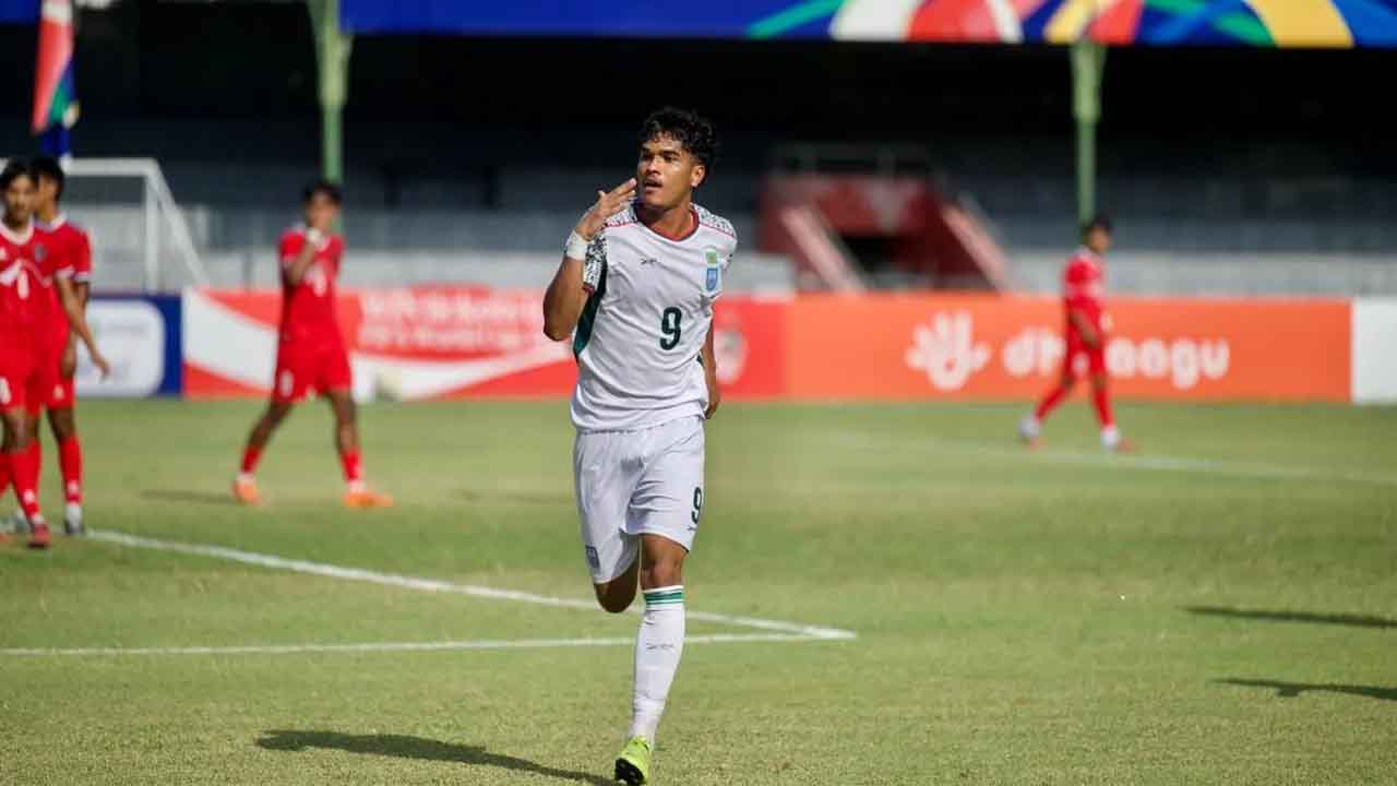 মানিকের গোলে নেপালের বিপক্ষে এগিয়ে বিরতিতে বাংলাদেশ