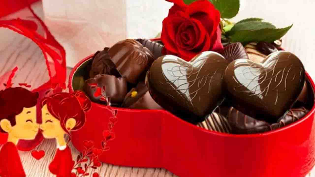 আজ প্রিয়জনকে চকলেট দেওয়ার দিন