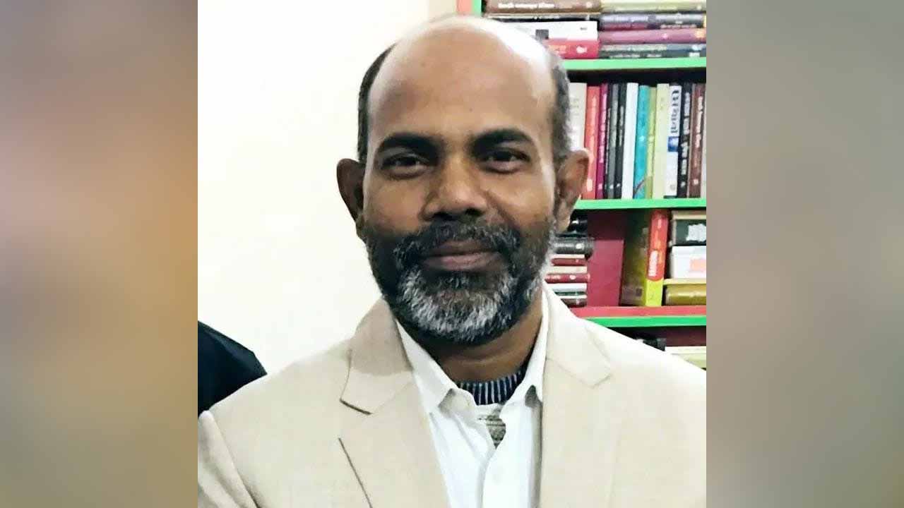 দিনাজপুরে জেলা শ্রেষ্ঠ শিক্ষক নির্বাচিত শাহজাহান সাজু