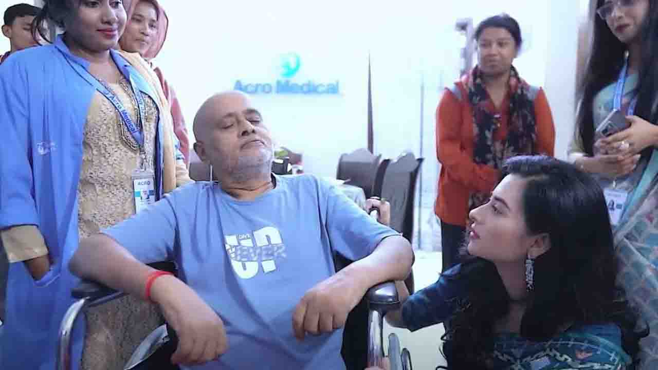 বৃদ্ধাশ্রমে কেক কেটে জন্মদিন উদযাপন করলেন বুবলী