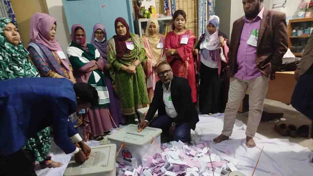সংসদ নির্বাচন ও গণভোট শেষে চলছে গণনা