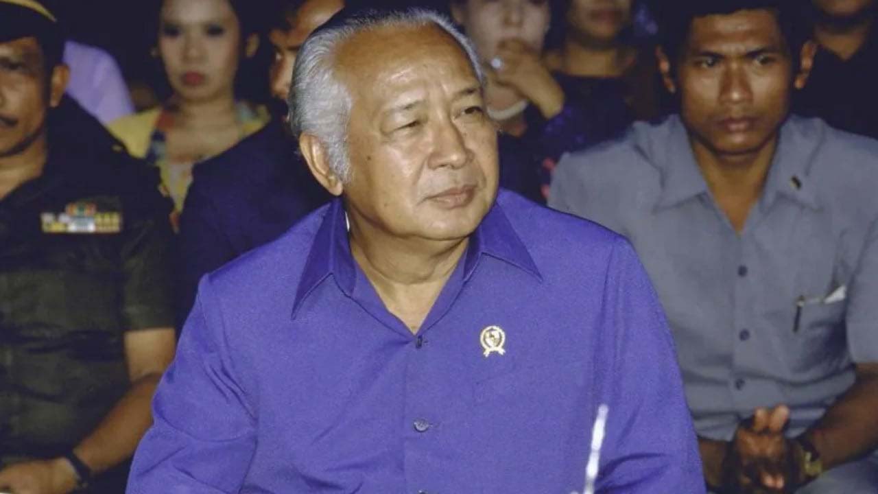 ইন্দোনেশিয়ার সাবেক প্রেসিডেন্ট সুহার্তোকে ‘জাতীয় বীর’ ঘোষণা