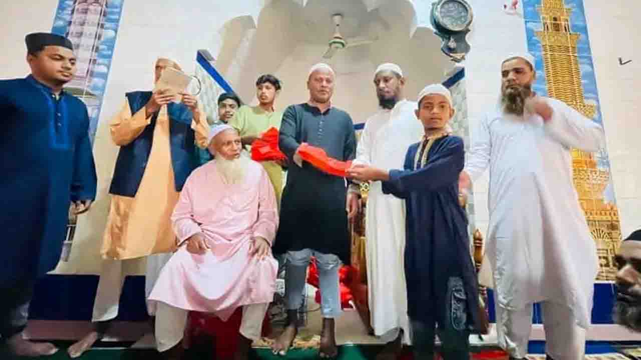 তেঁতুলিয়ার বুড়া-বুড়ি মন্ডলপাড়ায় খুদে রোজাদারদের ঈদ উপহার