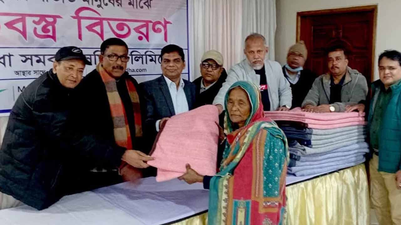 দিনাজপুরে প্রবীণ ও প্রতিবন্ধীদের মাঝে শীতবস্ত্র বিতরণ