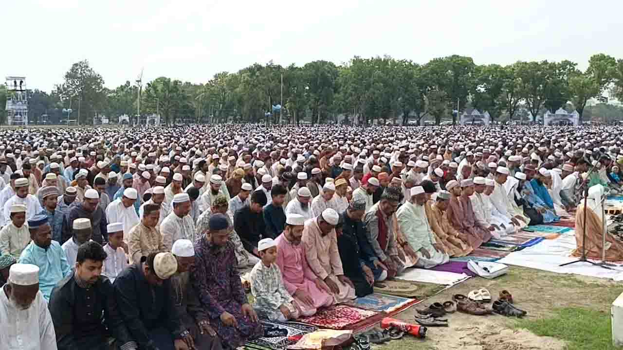 ঐতিহাসিক গোর-এ শহীদ ময়দানে ঈদের জামাত অনুষ্ঠিত
