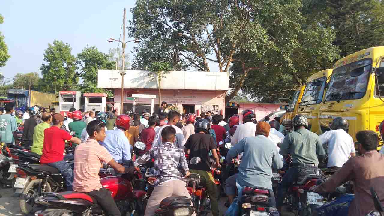 ডিপো থেকে মিলছে না তেল পঞ্চগড়ে বন্ধ অধিকাংশ পাম্প