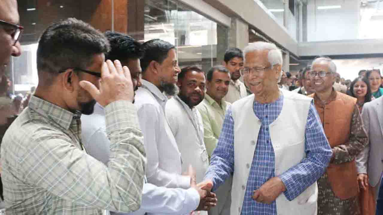 পুনরায় নিজের কর্মস্থলে ফিরলেন অধ্যাপক ড. ইউনূস