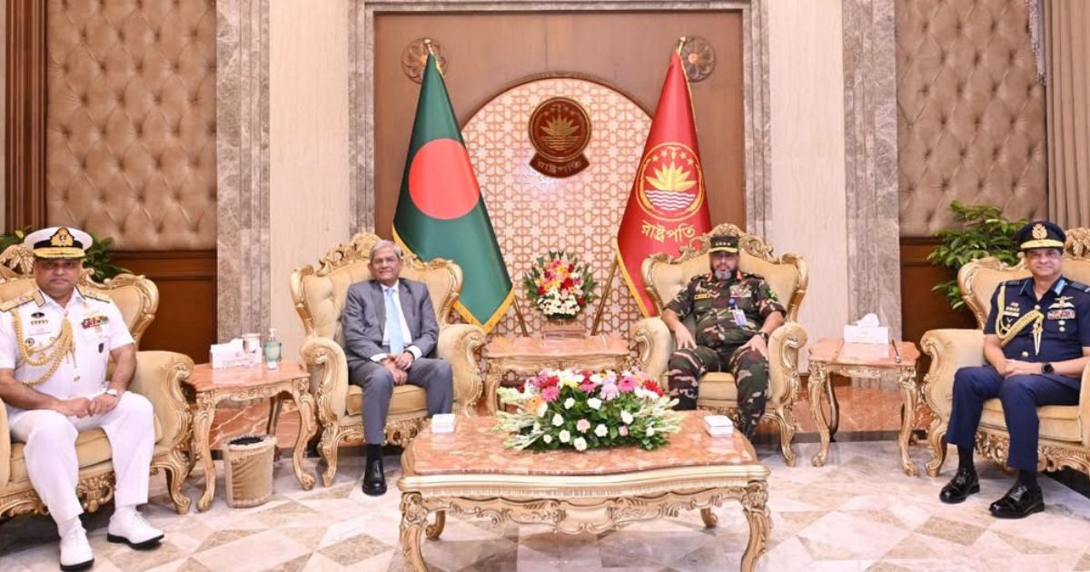 রাষ্ট্রপতির সঙ্গে তিন বাহিনী প্রধানের সৌজন্য সাক্ষাৎ