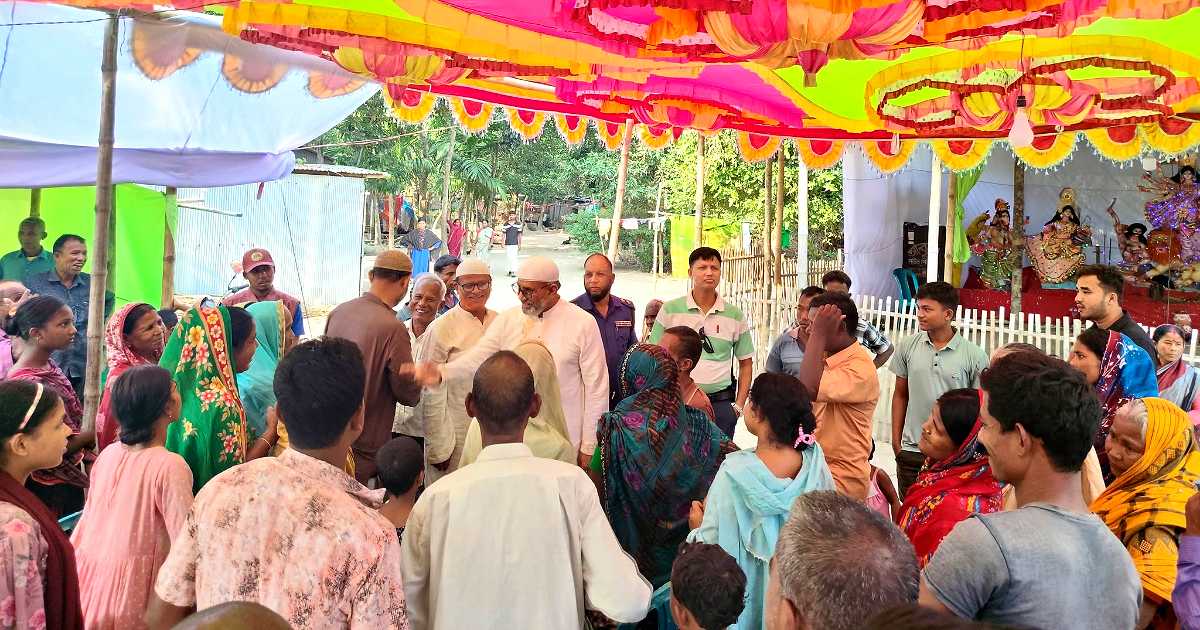 হুইপ আখতারুজ্জামান মিয়ার চিরিরবন্দরে বিভিন্ন দুর্গাপূজা মণ্ডপ পরিদর্শন