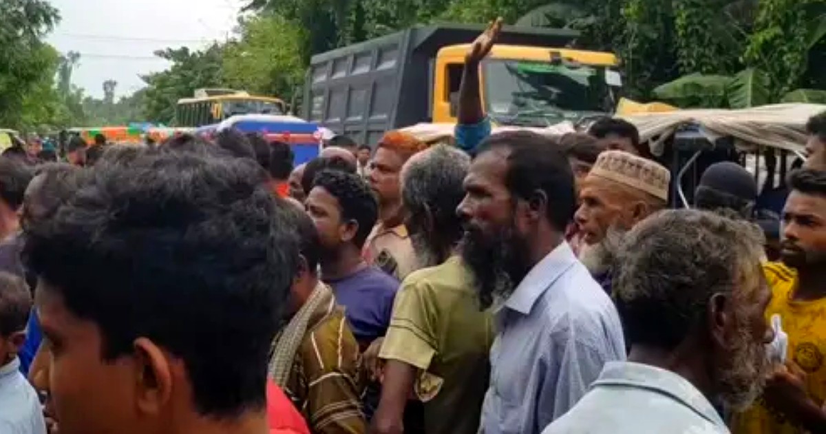 কুড়িগ্রামে সারের দাবিতে কৃষকদের মহাসড়ক অবরোধ