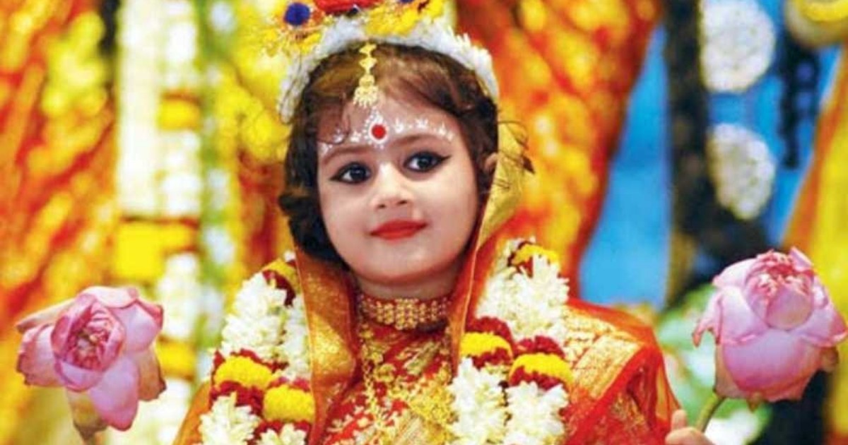 কুমারী পূজা ও মহাঅষ্টমীর ধর্মীয় আচারে মুখর দেশের পূজামণ্ডপ
