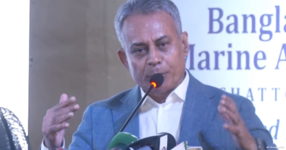 চট্টগ্রাম বন্দরের স্থবিরতা কাটাতে দক্ষ অপারেটর আনা হচ্ছে