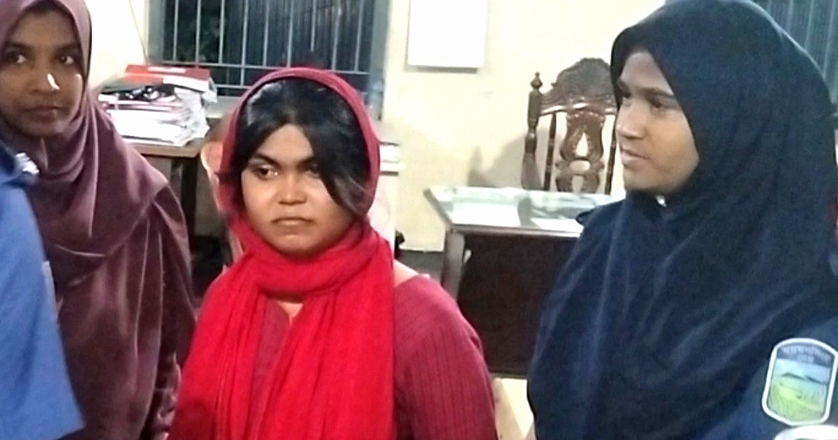 ফ্যামিলি কার্ড নিয়ে অর্থ আদায়ের অভিযোগে এনসিপি নেত্রী বহিষ্কৃত