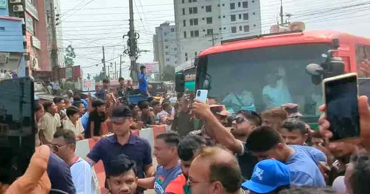 প্রধানমন্ত্রীর ফেনী সফর ঘিরে মহাসড়কে আনন্দ মিছিল