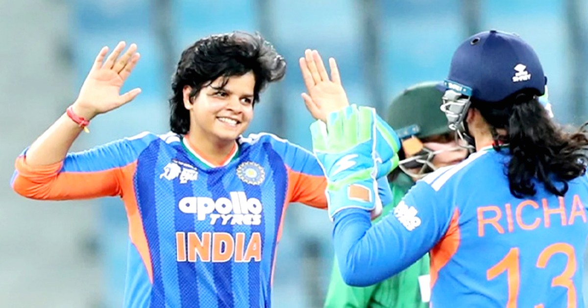 পাকিস্তানকে ৫৫ রানে গুটিয়ে দিয়ে ভারতের দাপুটে জয়