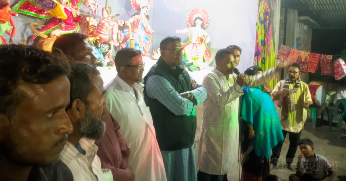 পূজামণ্ডপ পরিদর্শন করেন বীরগঞ্জের নিজপাড়া ইউপি চেয়ারম্যান আনিস
