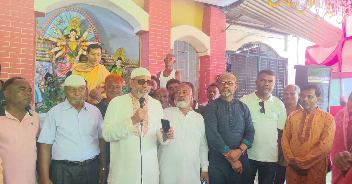শারদীয় দুর্গাপূজা উপলক্ষে চিরিরবন্দরে বিভিন্ন মণ্ডপ পরিদর্শন করলেন হুইপ