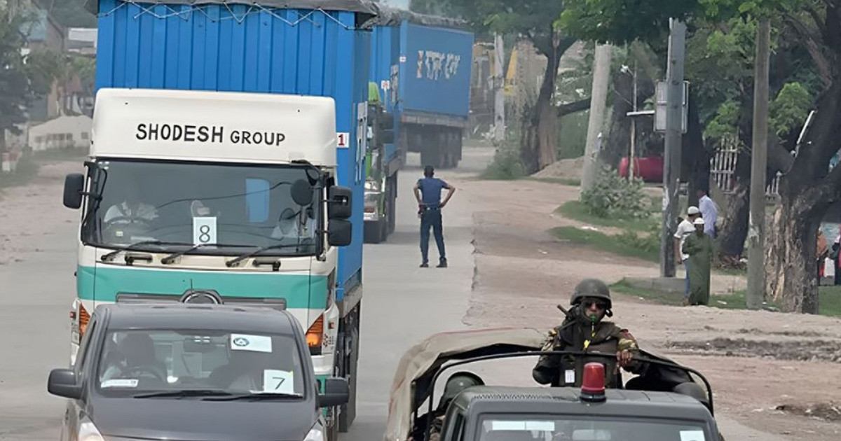 কড়া পাহারায় রূপপুরে নেওয়া হচ্ছে ইউরেনিয়াম