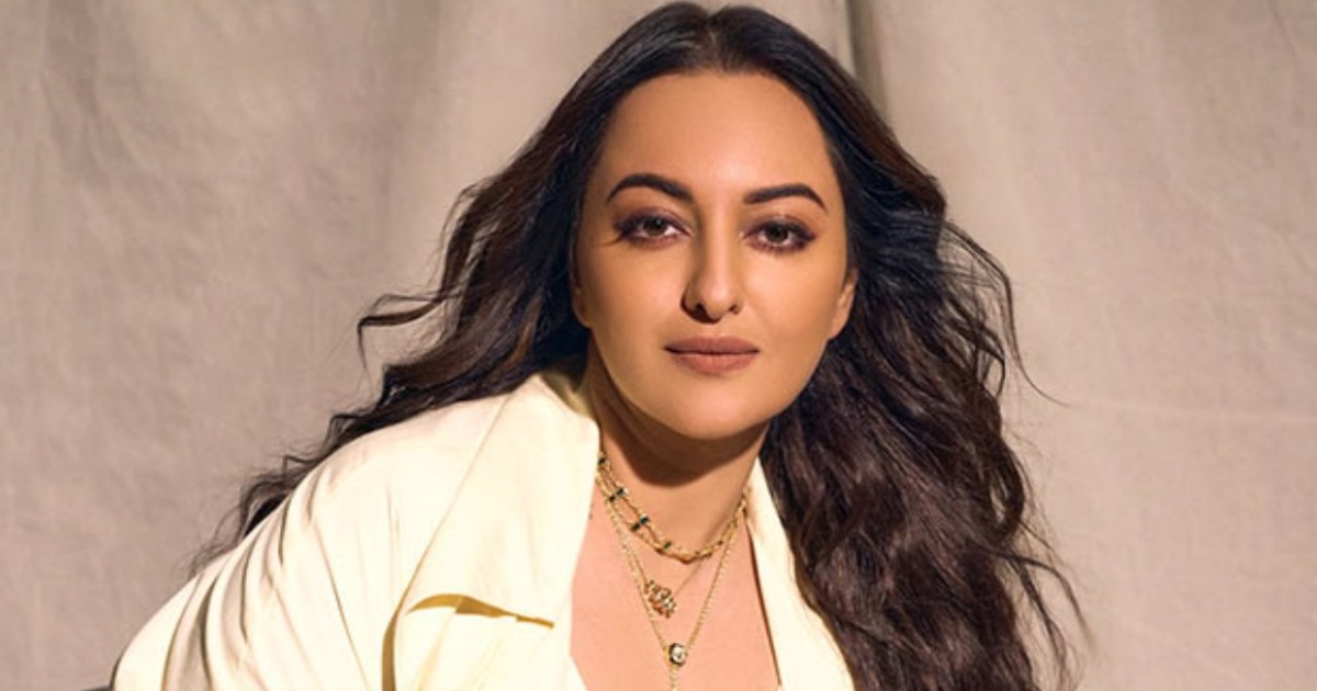 জেন জির কাছে কান ধরে ক্ষমা চাইলেন সোনাক্ষী সিনহা