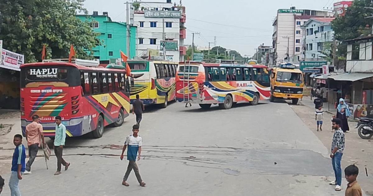 কৃষক দল নেতার মুক্তির দাবিতে দিনাজপুরে সড়ক অবরোধ