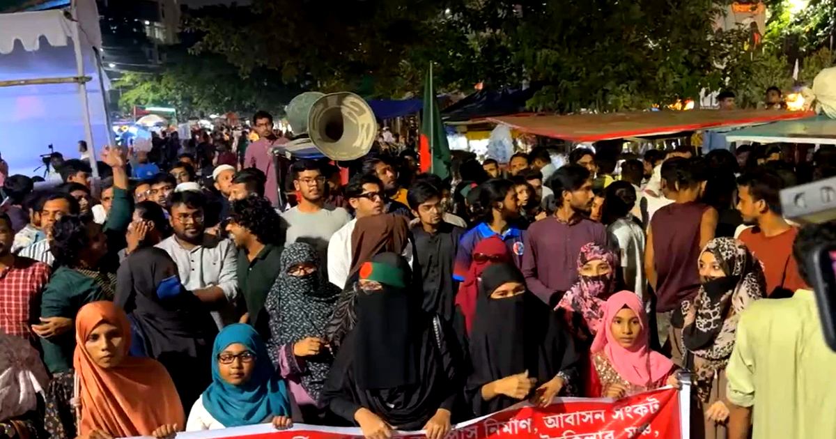 ছাত্রসংগঠনগুলোর ওপর হামলার প্রতিবাদে ইনকিলাব মঞ্চের বিক্ষোভ মিছিল