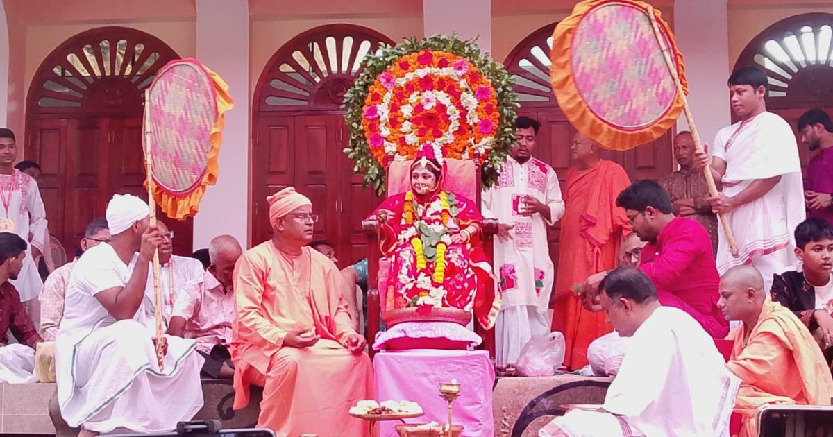 দিনাজপুরে কুমারী পূজা রামকৃষ্ণ আশ্রমে ভক্তি আর শ্রদ্ধায় আরাধনা