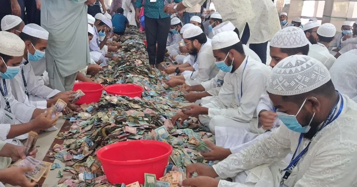 পাগলা মসজিদের দানবাক্সে মিলল ৪৩ বস্তা টাকা
