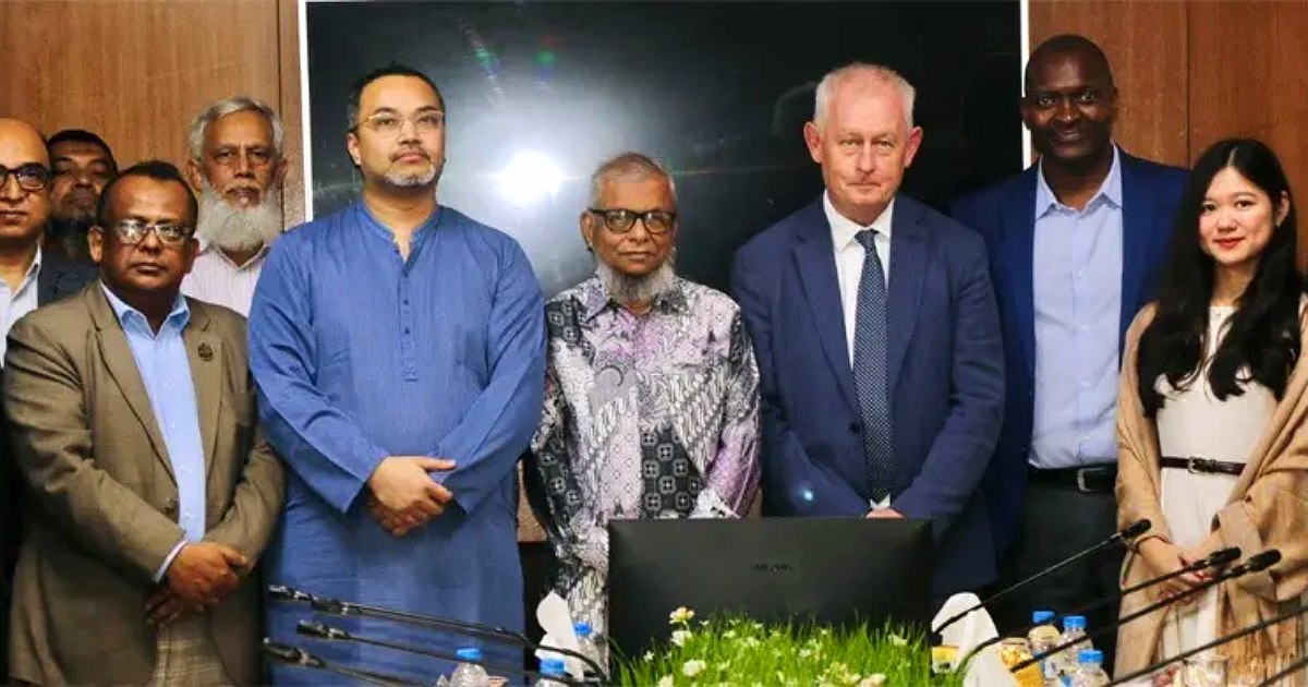 শ্রমিকের অধিকার ও নিরাপদ কর্মপরিবেশ নিশ্চিতে সরকার প্রতিশ্রুতিবদ্ধ: শ্রমমন্ত্রী