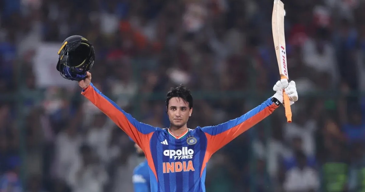 আইসিসি র‍্যাংকিংয়ে শীর্ষে ফিরলেন অভিষেক