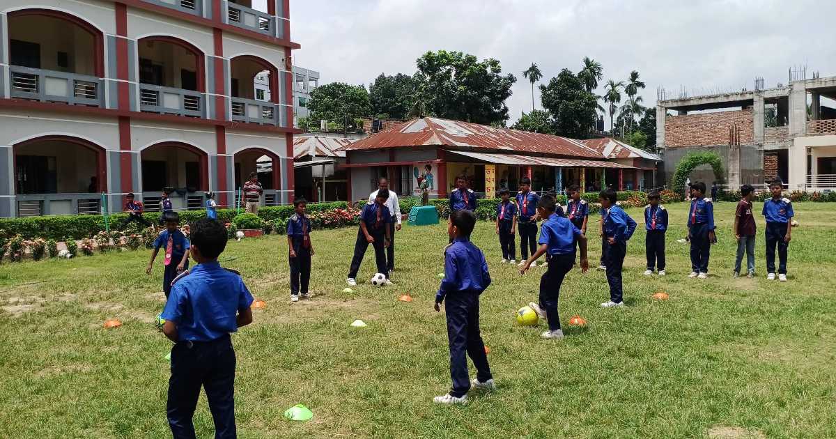 পড়াশোনার চাপে হারিয়ে যাচ্ছে শিক্ষার্থীদের খেলাধুলা ও বিনোদন