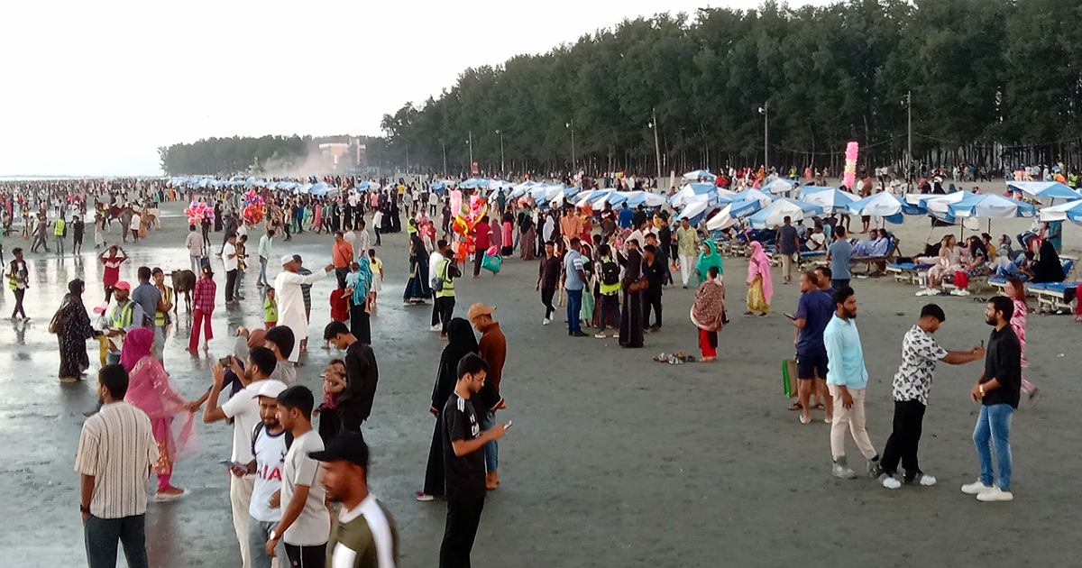 দুর্গাপূজার টানা ছুটিতে কক্সবাজারে পর্যটকদের ঢল, ৯০ শতাংশ কক্ষ বুকিং সম্পন্ন