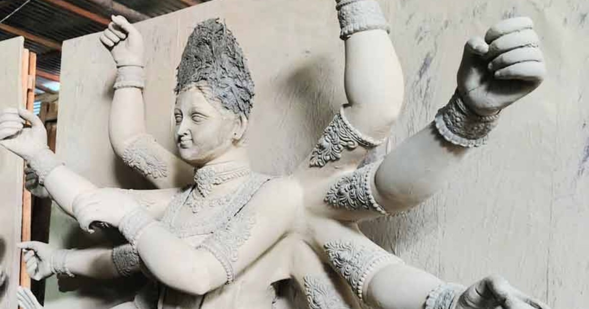 শেরপুরে ১৭১ মণ্ডপে প্রতিমা তৈরিতে কারিগরদের ব্যস্ততা