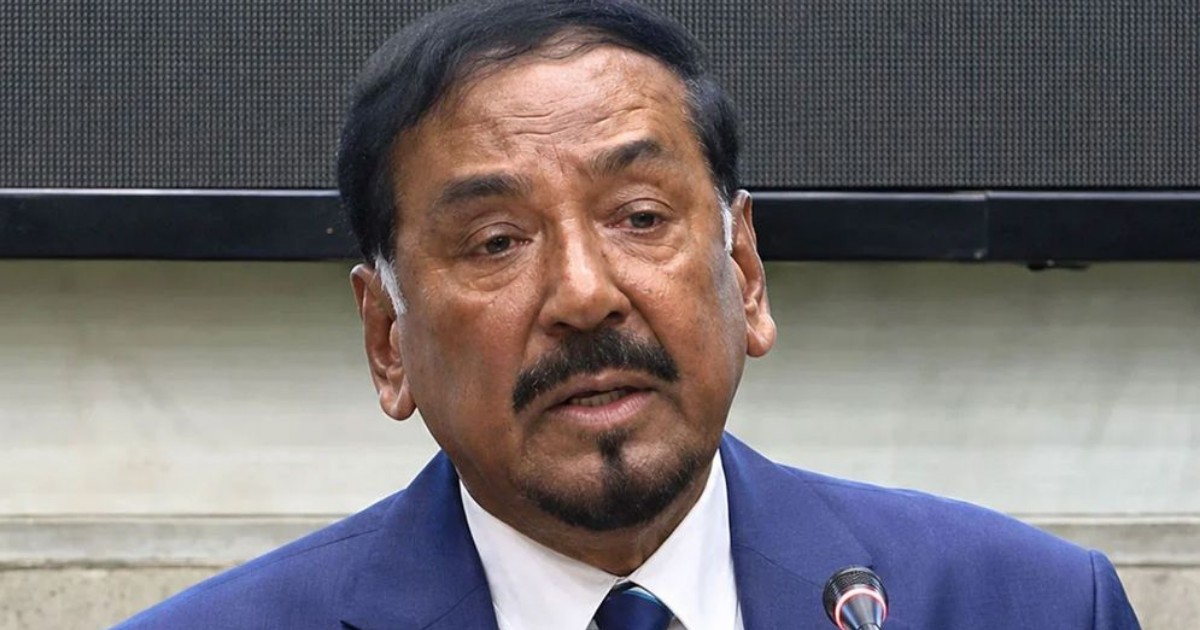 ভারপ্রাপ্ত রাষ্ট্রপতি হিসেবে হাফিজ উদ্দিন আহমদের প্রথম কর্মদিবস শুরু