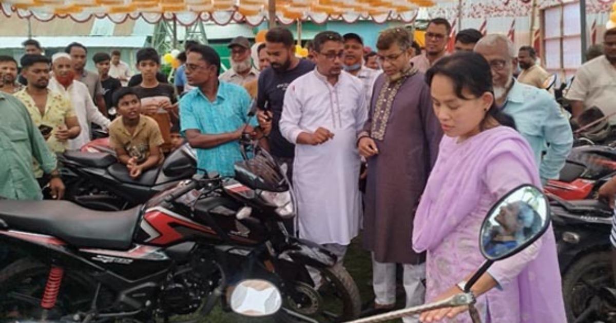 অটোয়ারীতে মোটরসাইকেল কেনাবেচার বাজার উদ্বোধন