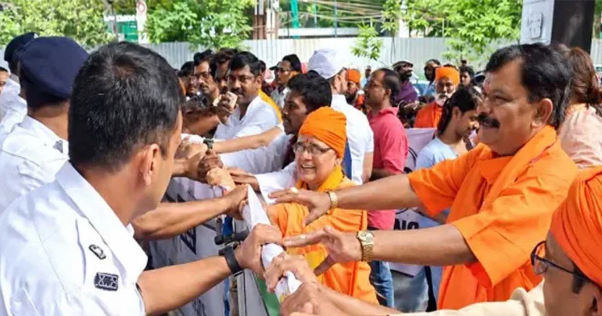 কলকাতায় বাংলাদেশ মিশন ঘেরাওয়ের চেষ্টা