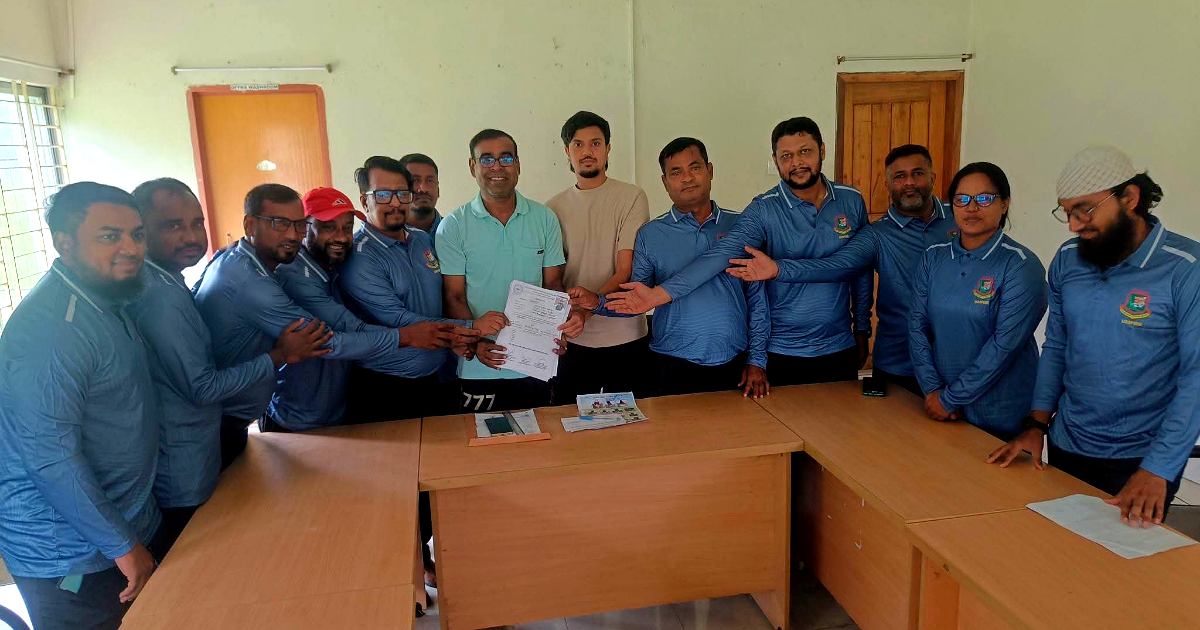 ক্রিকেট আম্পায়ার্স অ্যাসোসিয়েশন নির্বাচন মনোনয়ন জমা দিল অরুন-পাবেল পরিষদ