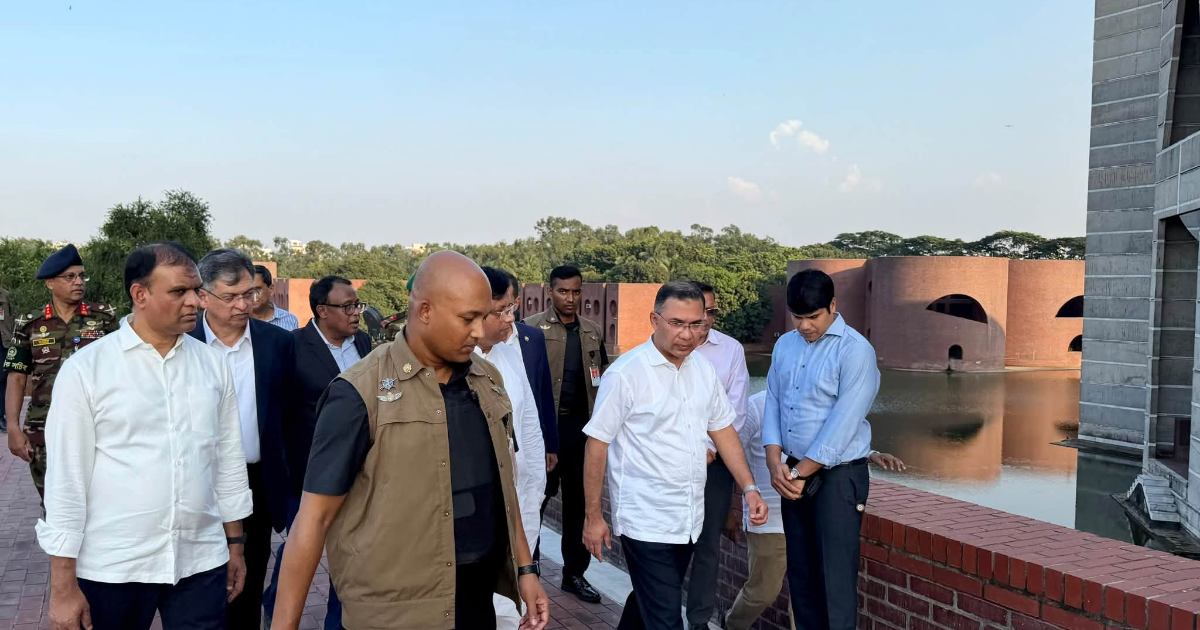 জাতীয় সংসদ ভবন প্রাঙ্গণ পরিদর্শনে প্রধানমন্ত্রী: সংস্কার ও পরিচ্ছন্নতার নির্দেশ