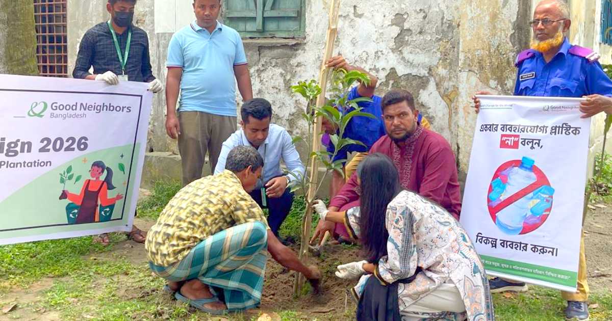 বোচাগঞ্জে বৃক্ষরোপণ ও পরিচ্ছন্নতা অভিযান অনুষ্ঠিত