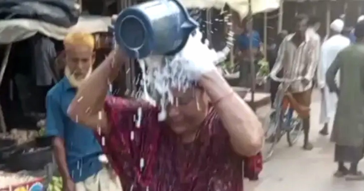 ফরিদপুরে মেয়েকে তালাক করিয়ে এনে দুধ দিয়ে মায়ের গোসল