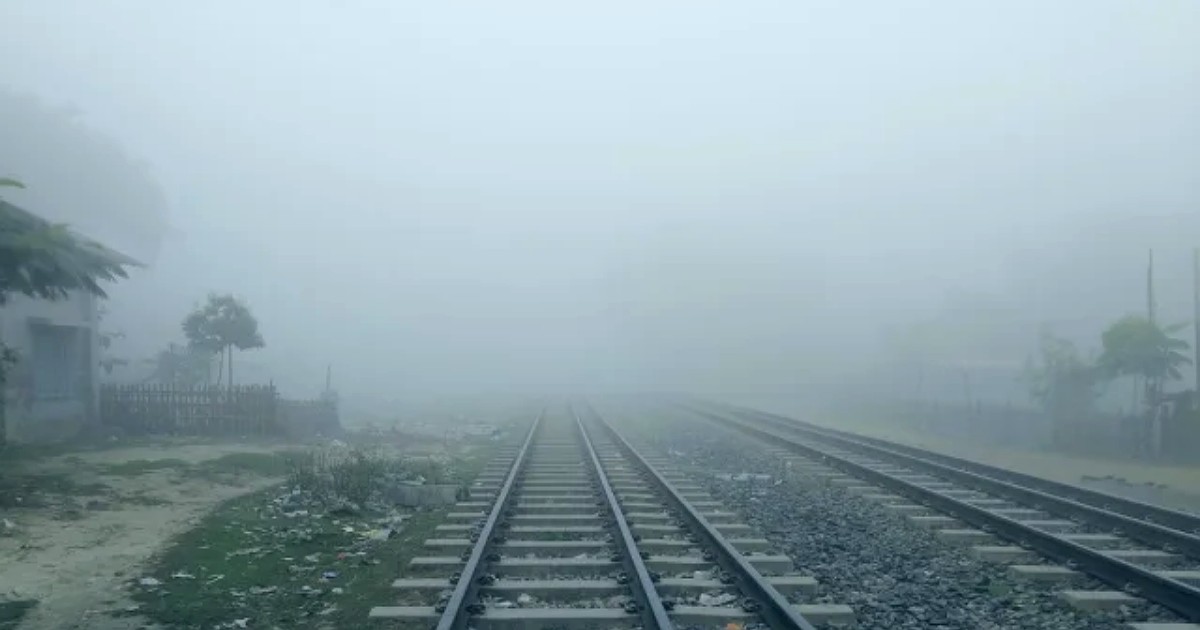 নীলফামারীতে আগাম শীতের বার্তা কুয়াশায় ঢাকছে মাঠ-ঘাট