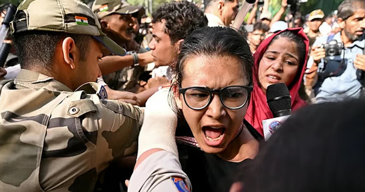 মোদি হটাও আন্দোলনে উত্তাল ভারত