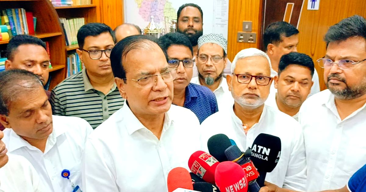 জনস্বার্থের কাজ দ্রুত শেষ করতে হবে: ত্রাণমন্ত্রী